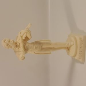 J.strauss violinist statue